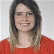 Maestra con el grado de Educación Primaria con mención en profundización en el curriculum para dar clases a alumnos/as de Primaria